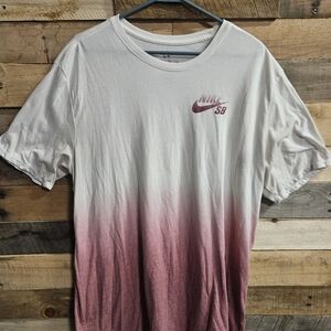 Nike SB Men’s White to Maroon Ombre T-Shirt
